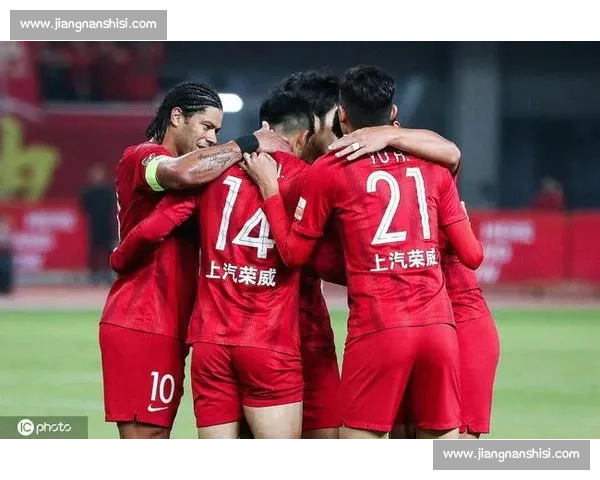 广州恒大与上海上港巅峰对决再掀中超争冠激烈风云赛事焦点之战局